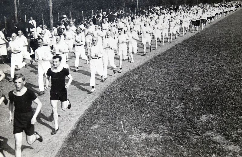 tl_files/verein/bilder/Chronik/Verein 22Platzeinweihung.jpg tl_files/verein/bilder/Chronik/Verein 22Platzeinweihung.jpg